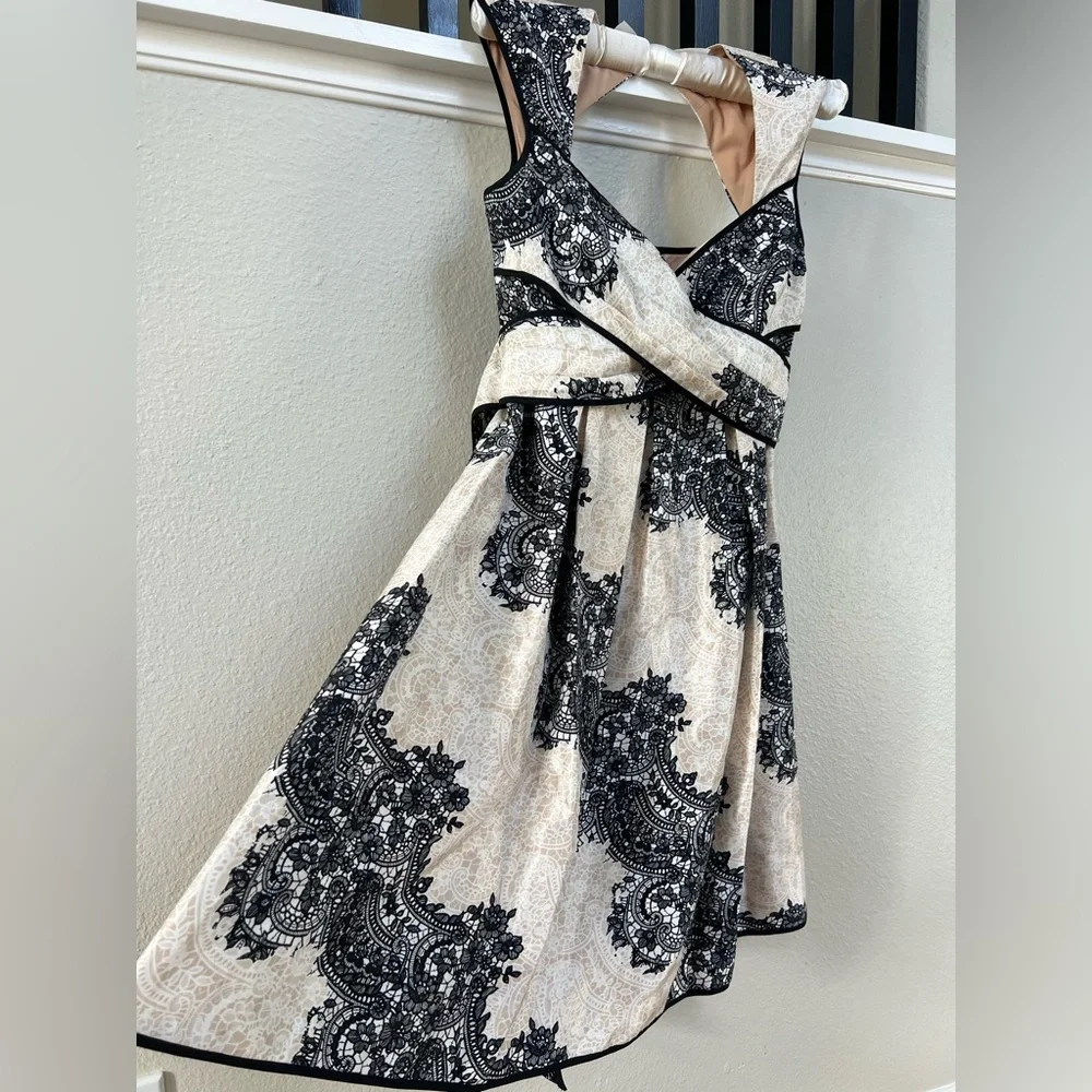 BEAUTIFUL Black and Cream Women's Dress - Picture 2 of 9